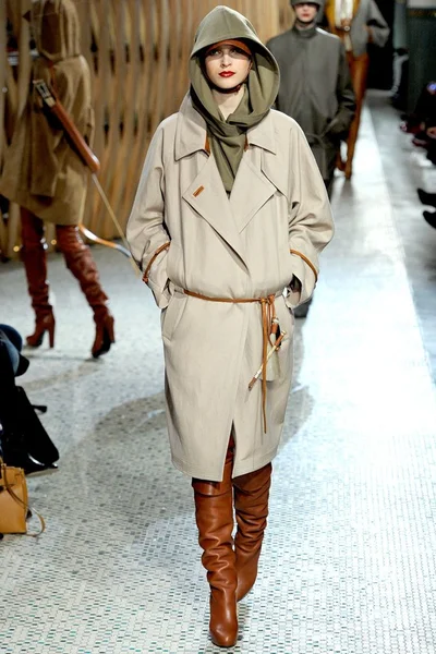 Look 14